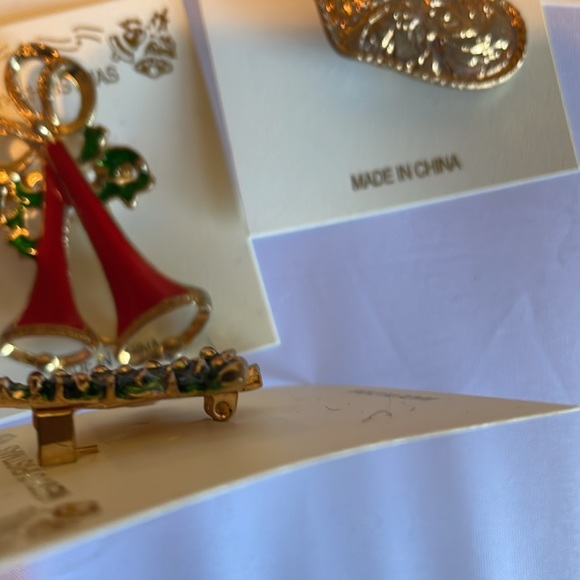 Set of 7 Vintage Enamel Christmas Pins. New. - Picture 9 of 12
